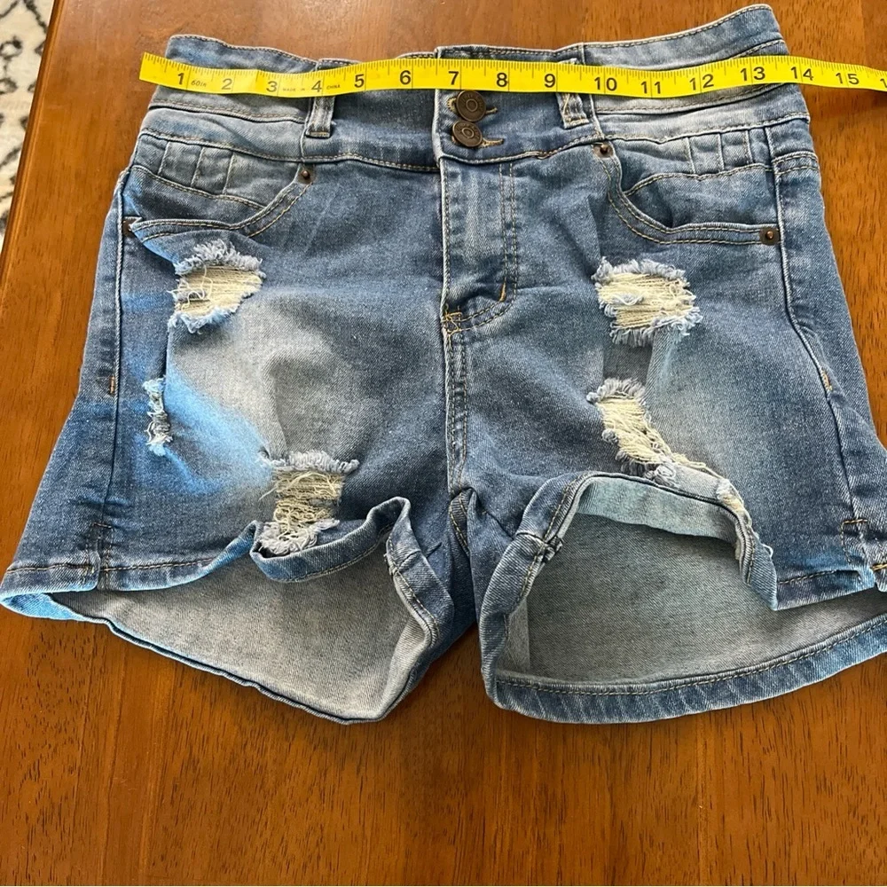 Vince‎ Blue New York women Distressed Denim Short Size 7